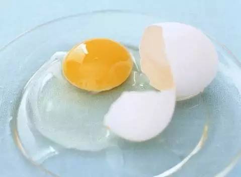 白鞋子有黑色污渍怎么去除,鞋子上的顽固污渍怎么去除