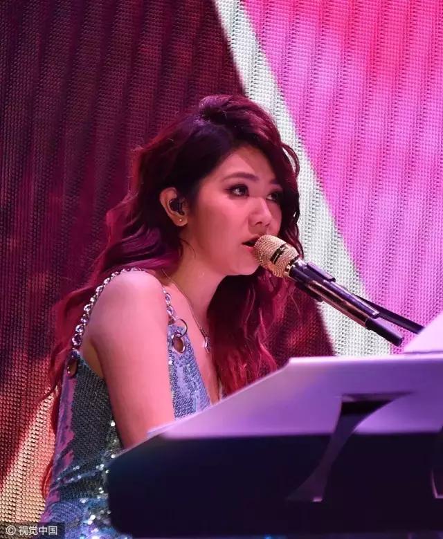 中国名模刘雯第一名,中国顶尖十大模特刘雯