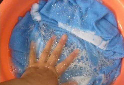 衣服被染色了怎么办没有小苏打,衣服被染色了怎么办才能洗掉