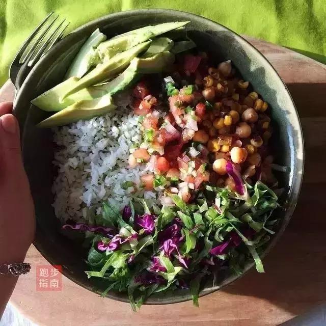 晨跑夜跑哪个更瘦身,晨跑还是夜跑更有利于锻炼身体