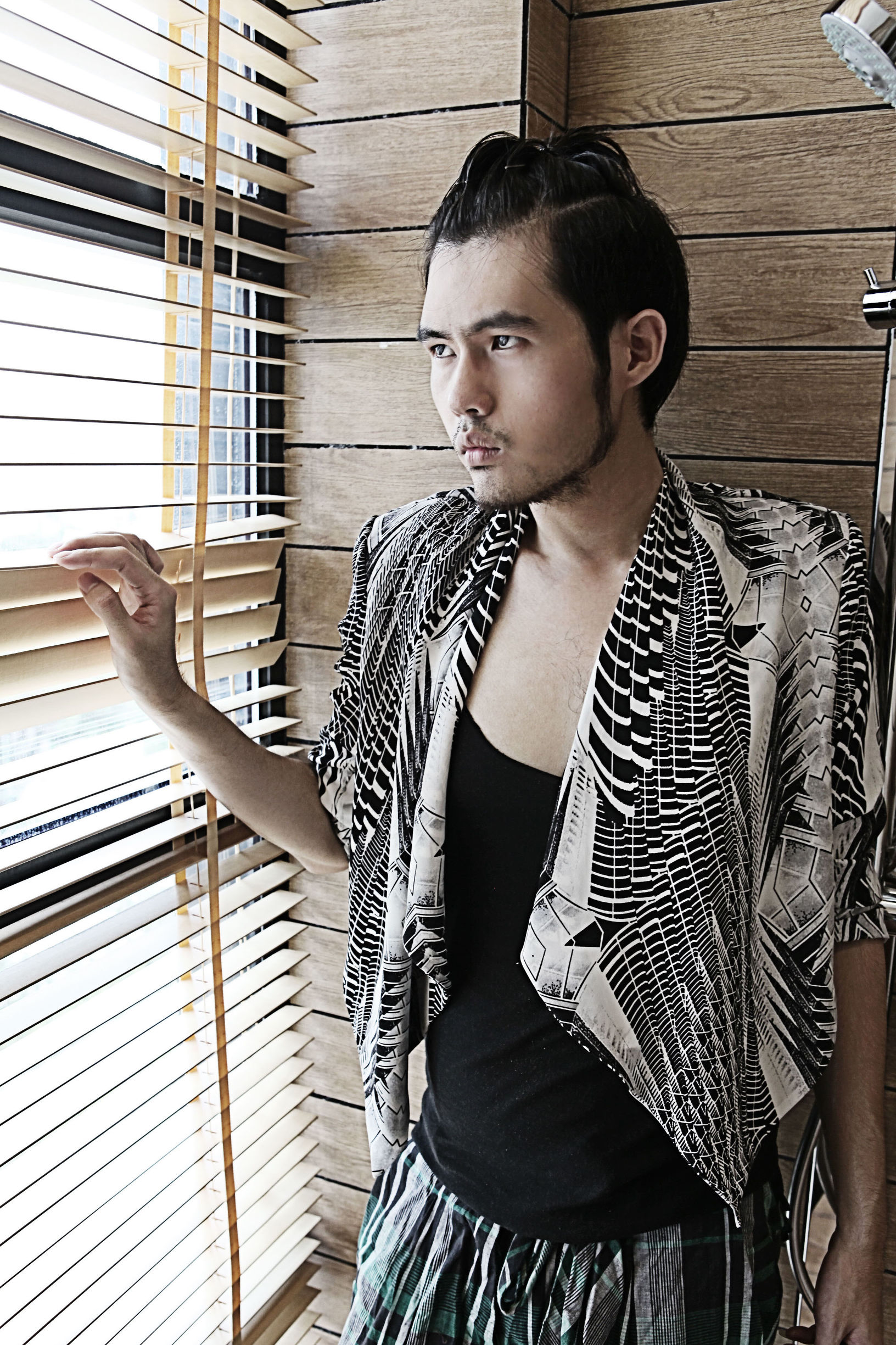 他被称为小周杰伦，却是海娜纹身师、饰品设计师，还是过气网红