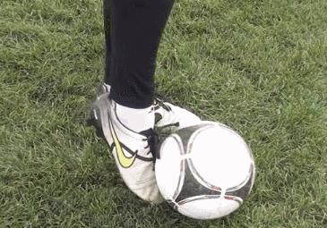 博格巴外脚背射门大全,足球技巧教程外脚背传球