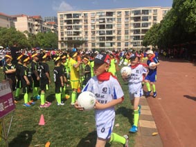 云岭校园直播间连线绿茵场