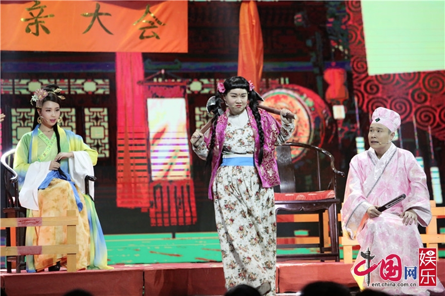 《欢乐喜剧人》情人节爆笑上演小沈阳夫妇秀恩爱