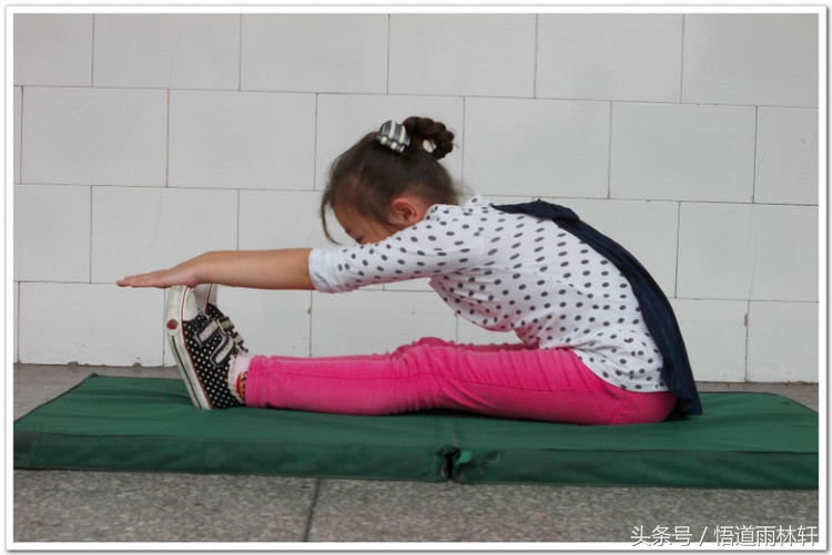 养生武术练习,少林武术基本功压腿