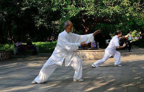 肛周脓肿手术后肛瘘有什么症状,肛周脓肿是什么症状怎么治疗