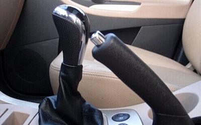 忘记把手刹放下会怎么样,忘记放手刹属于正常现象吗