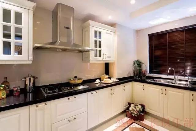 橱柜面板哪种最好,橱柜面板种类烤漆