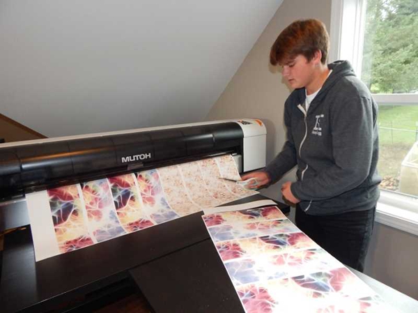 17岁起步创业一年赚5万块钱,17岁辍学创业开店