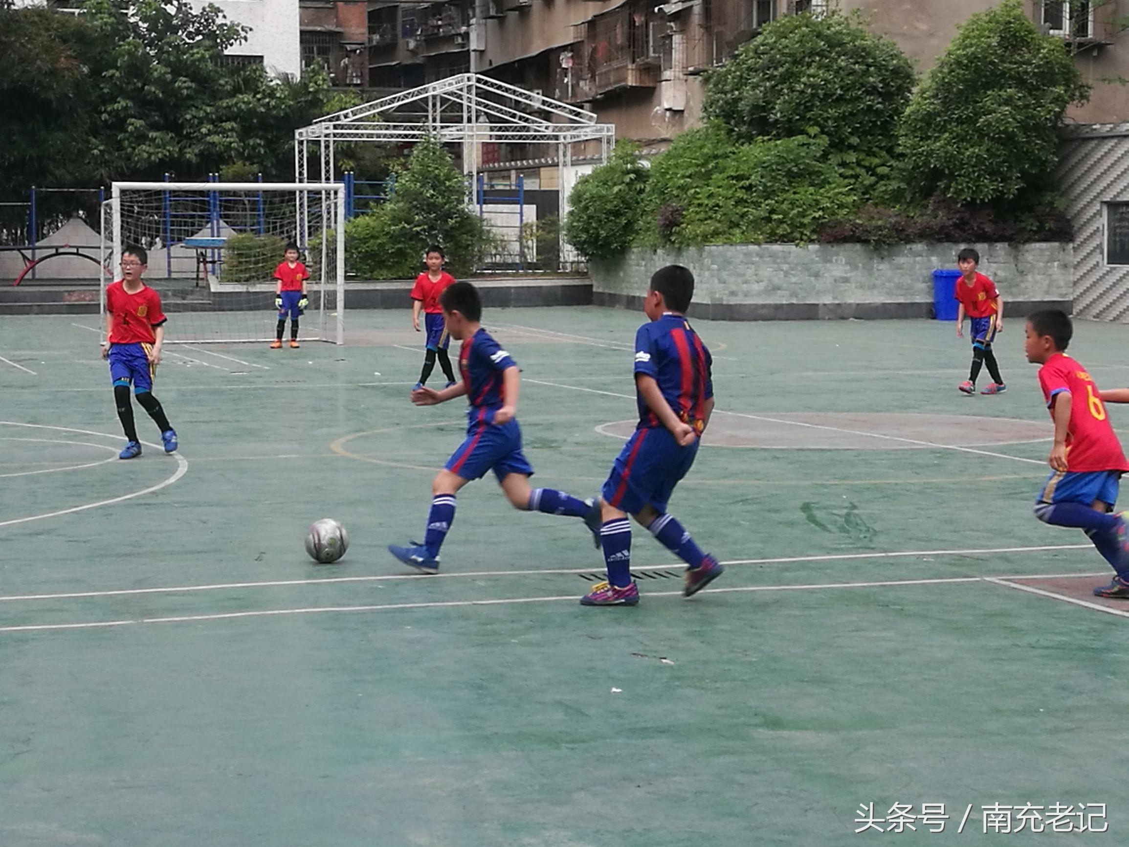 南充顺庆区中小学生篮球比赛,南充仪凤街小学的足球比赛