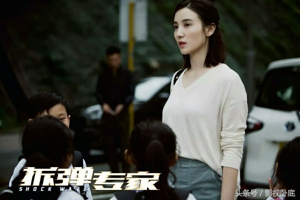 都五十几岁人了，还要让他来拆弹