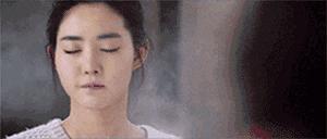 浮粉和正常妆的区别,卡粉和浮粉是什么样的