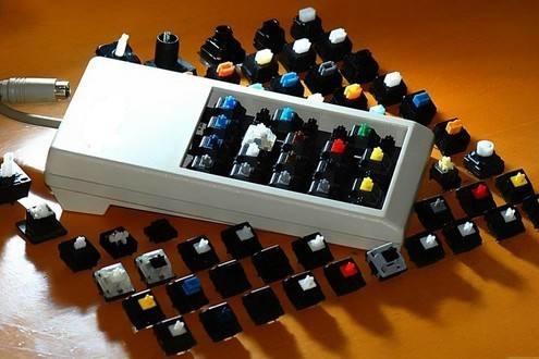 雷蛇黑寡妇2019幻彩版用的什么轴,雷蛇绿轴黄轴怎么选择