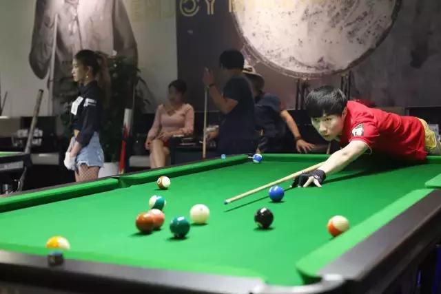 当玛莎拉蒂遇上花式台球，这个周末玩不过瘾算我输！——日月广场