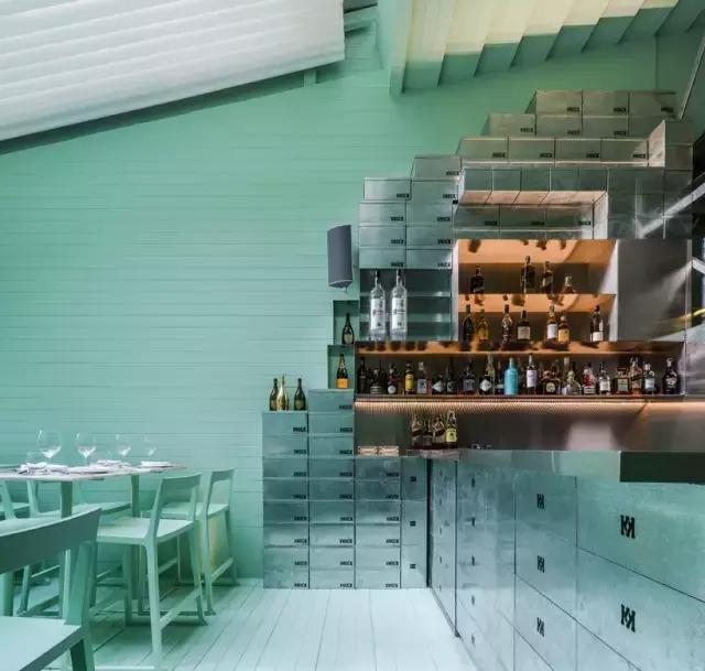 或许，接下来你将看到无论什么店都能卖鞋