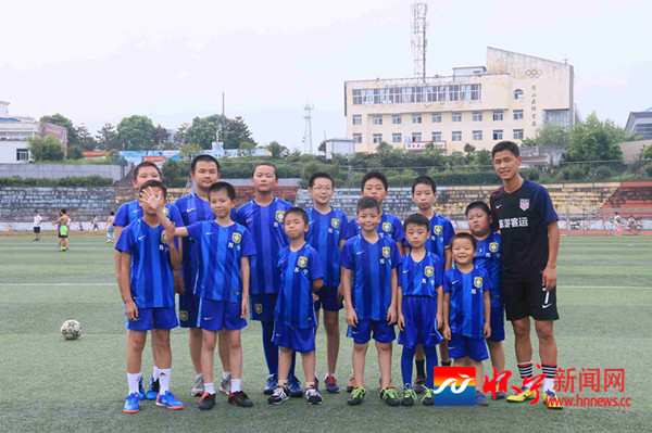 中国足球梦小孩,乡村小孩足球梦
