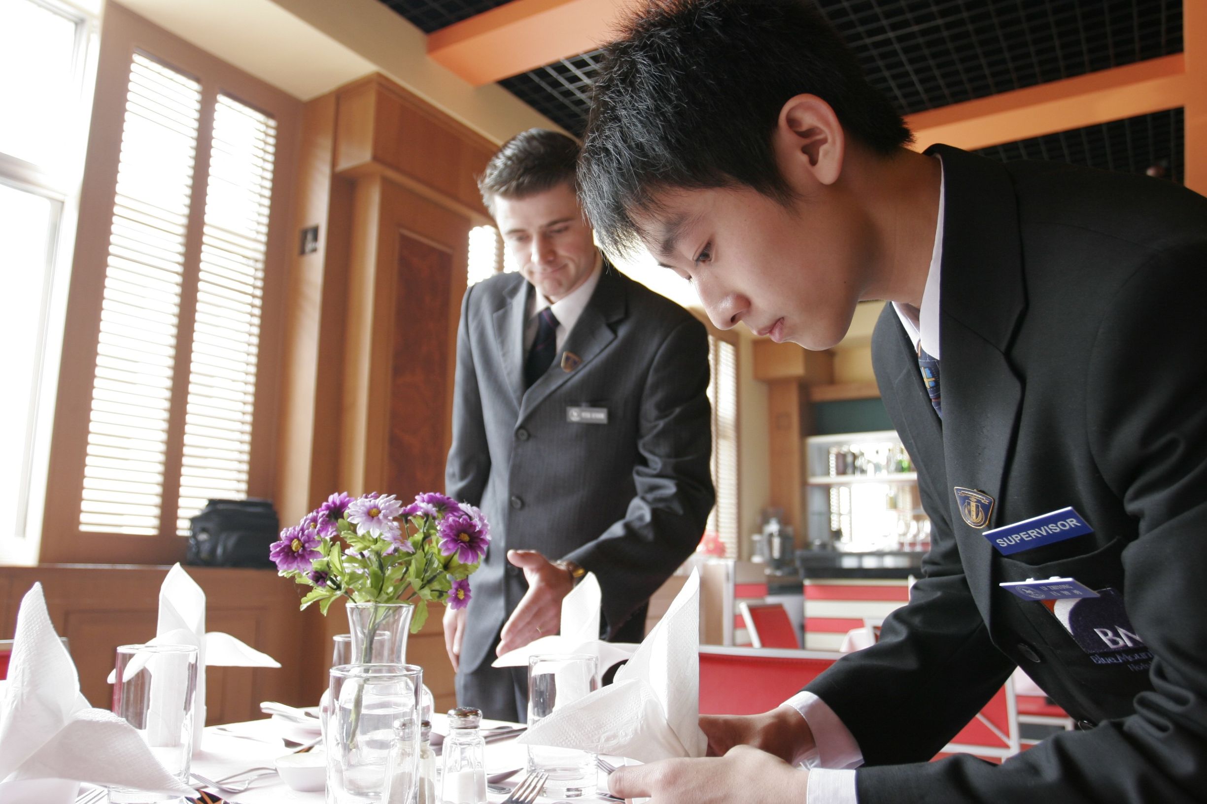 文科大专报考哪些技术比较吃香,文科男生报考什么专业前景好