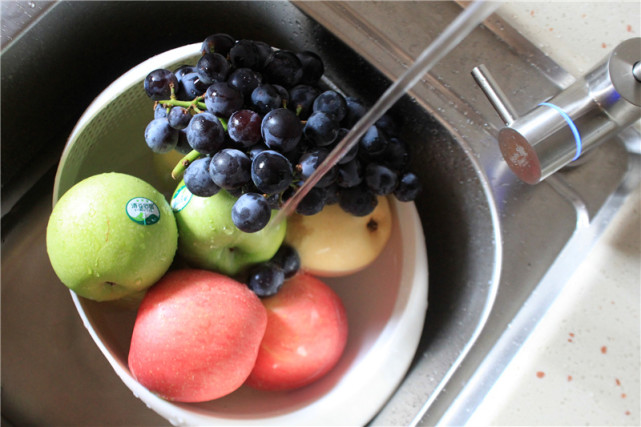 净水机净化出健康的水,万元净水机