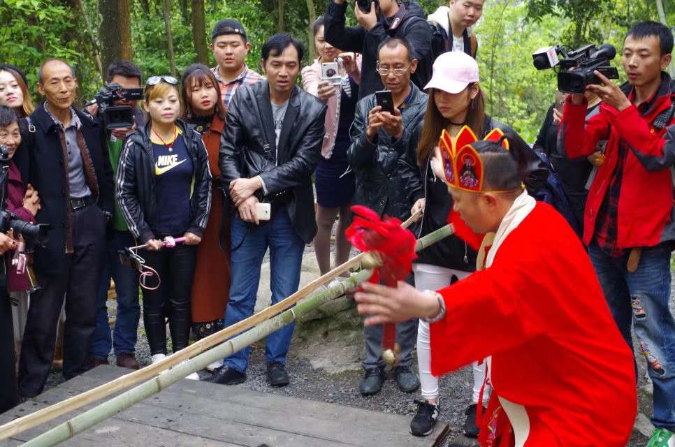 跟着爸爸去露营古镇,跟着爸爸去体验生活