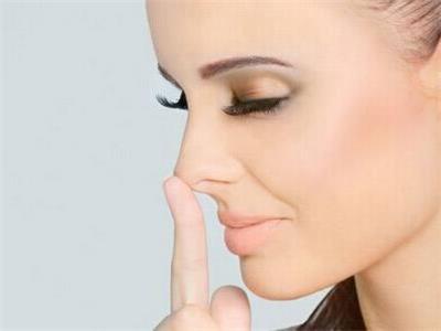 一招解决塌鼻子,教你三招摆脱塌鼻梁