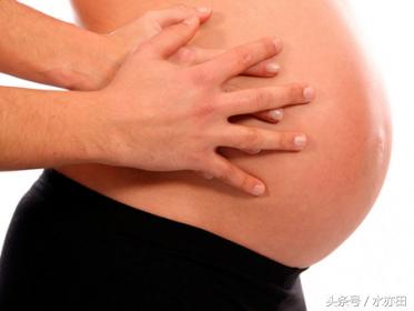 黄晓明公开baby孕照破代孕传闻！孕期肚子特别靠下为什么？