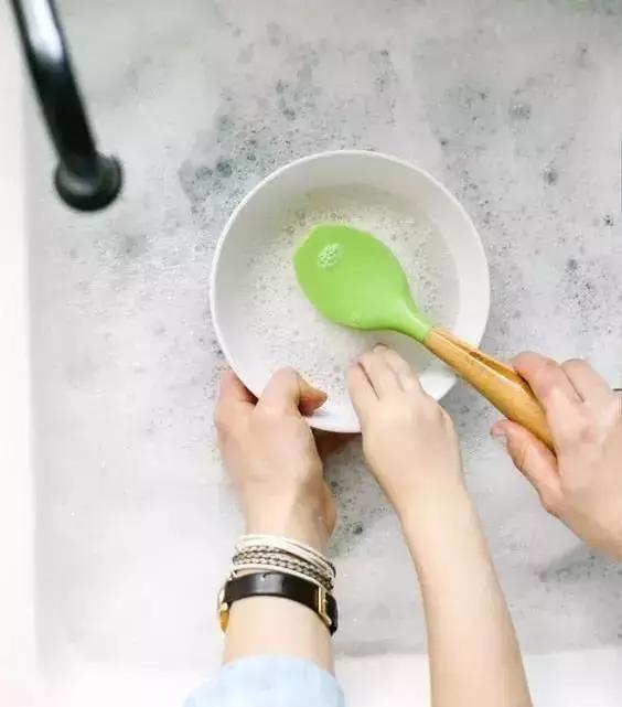 被子长时间不用有霉味怎么处理,被子去除霉味要晒多久干