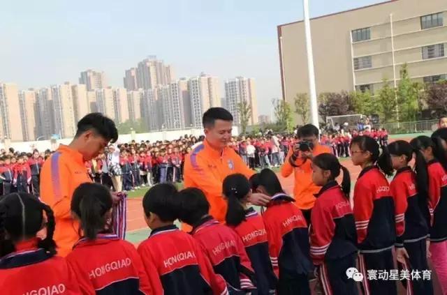 湘江新区校园足球联赛比赛,我们是冠军课间