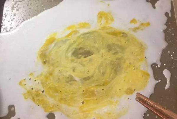 正宗广东肠粉做法和配料视频教程,广东两块钱一份的肠粉怎么做的