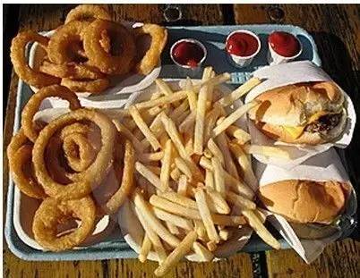 脸颊两侧长痘的原因是什么,脸颊两侧长痘的原因还痒