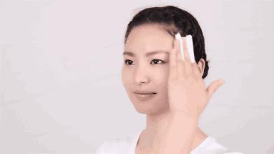 挑化妆水只能靠摇一摇看泡沫多少？