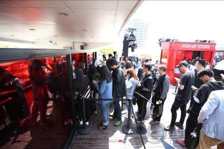 亚洲首场YSLBEAUTYCLUB登陆上海——YSL圣罗兰美妆酷炫开启游轮快闪店