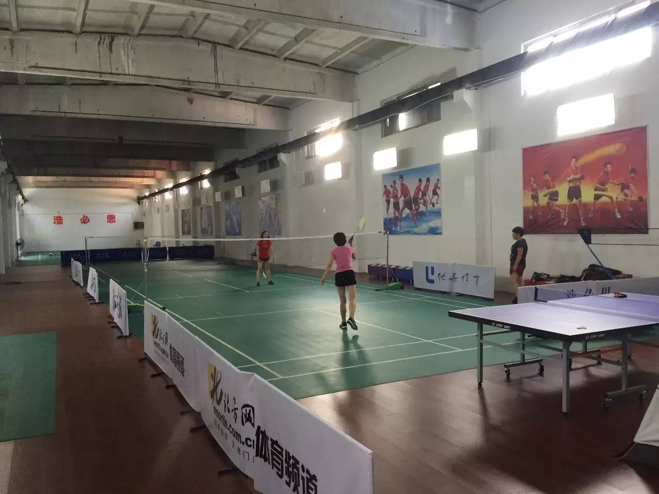 能踢球,带顶棚,能看球,沈指现场解说,这样的待遇在天津只有这里有