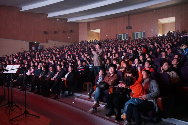 2000名家长齐聚烟台爱华超一流办学条件引来盛赞