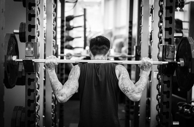 专家讲标准深蹲,居家不做深蹲练大腿肌肉正确动作