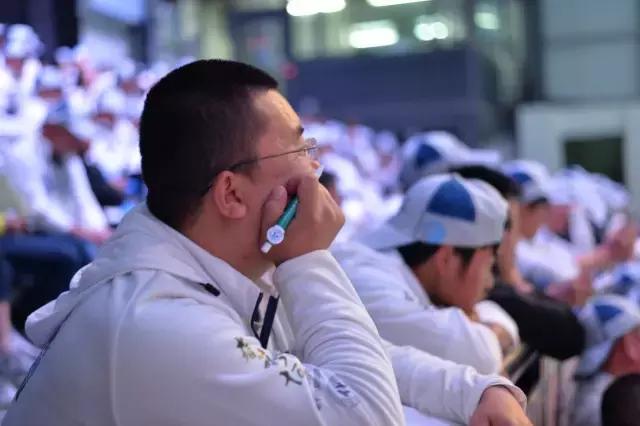 王超钓鲫鱼避小杂鱼技巧,化氏垂钓学院王超教官