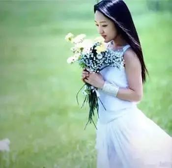 她曾是国民初恋,因谣言消失10年,如今45岁仍优雅甜美!