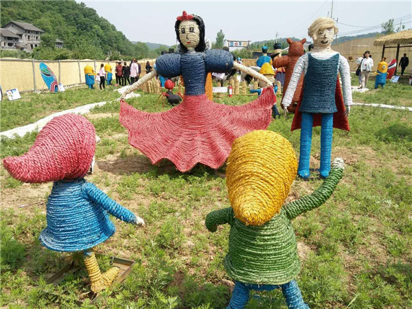 信阳稻草人乐园,信阳郝堂村稻草人
