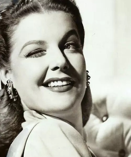 她改短了自己的名字，竟迅速大红大紫，一周收到250封求爱信