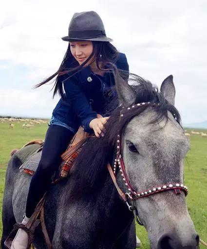 她曾是国民初恋,因谣言消失10年,如今45岁仍优雅甜美!