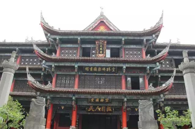 陪你在成都的街头走一走,和我到成都的街头走一走的歌名