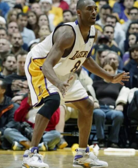 科比真正意义上的第一双耐克鞋,盘点科比的每一双球鞋