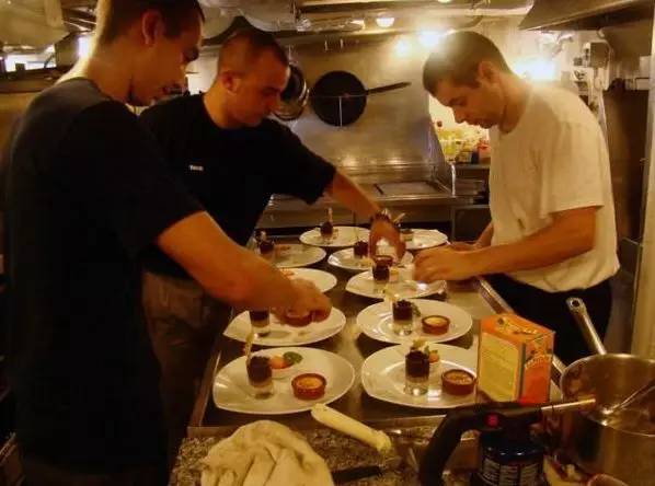 航母上怎么锻炼身体,航母上的健身器材