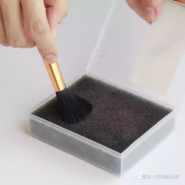 隐形眼镜液洗化妆刷,隐形眼镜水洗化妆刷