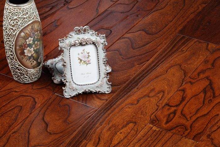 实木地板和强化地板哪个贵,实木地板木纹砖哪个贵