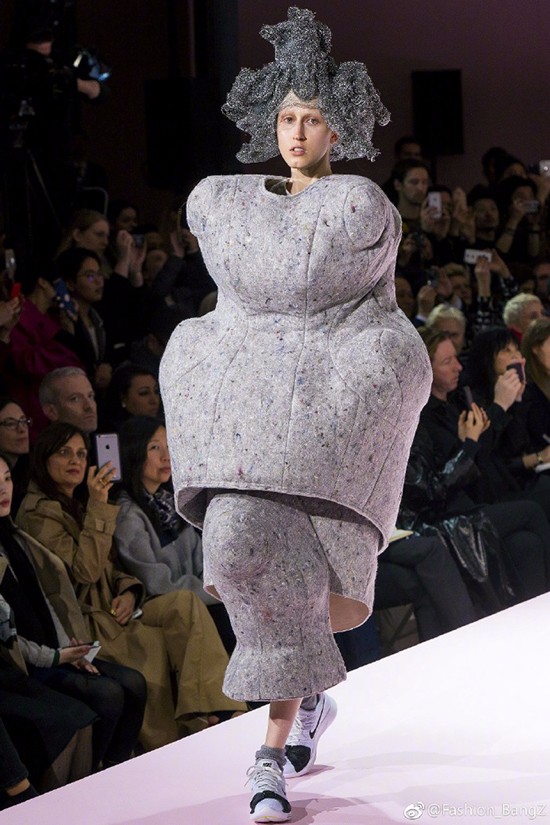 大幂幂大表姐美得稳妥可我更喜欢“玩很大”的日日和水果姐！