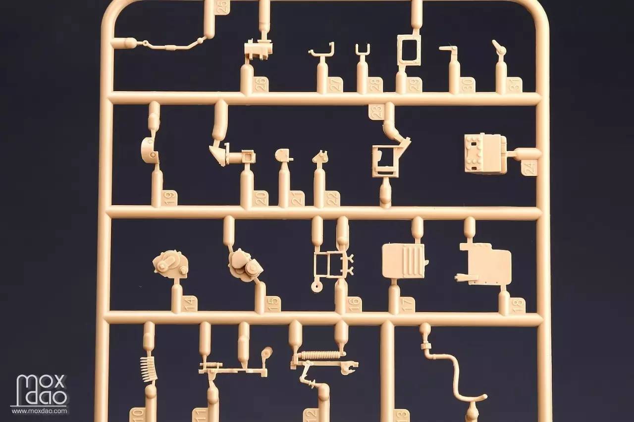 MENG出品的俄罗斯BMR-3M装甲扫雷车｜板件开盒