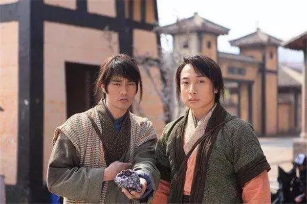 神似李小龙小伙子,长相酷似李小龙的人