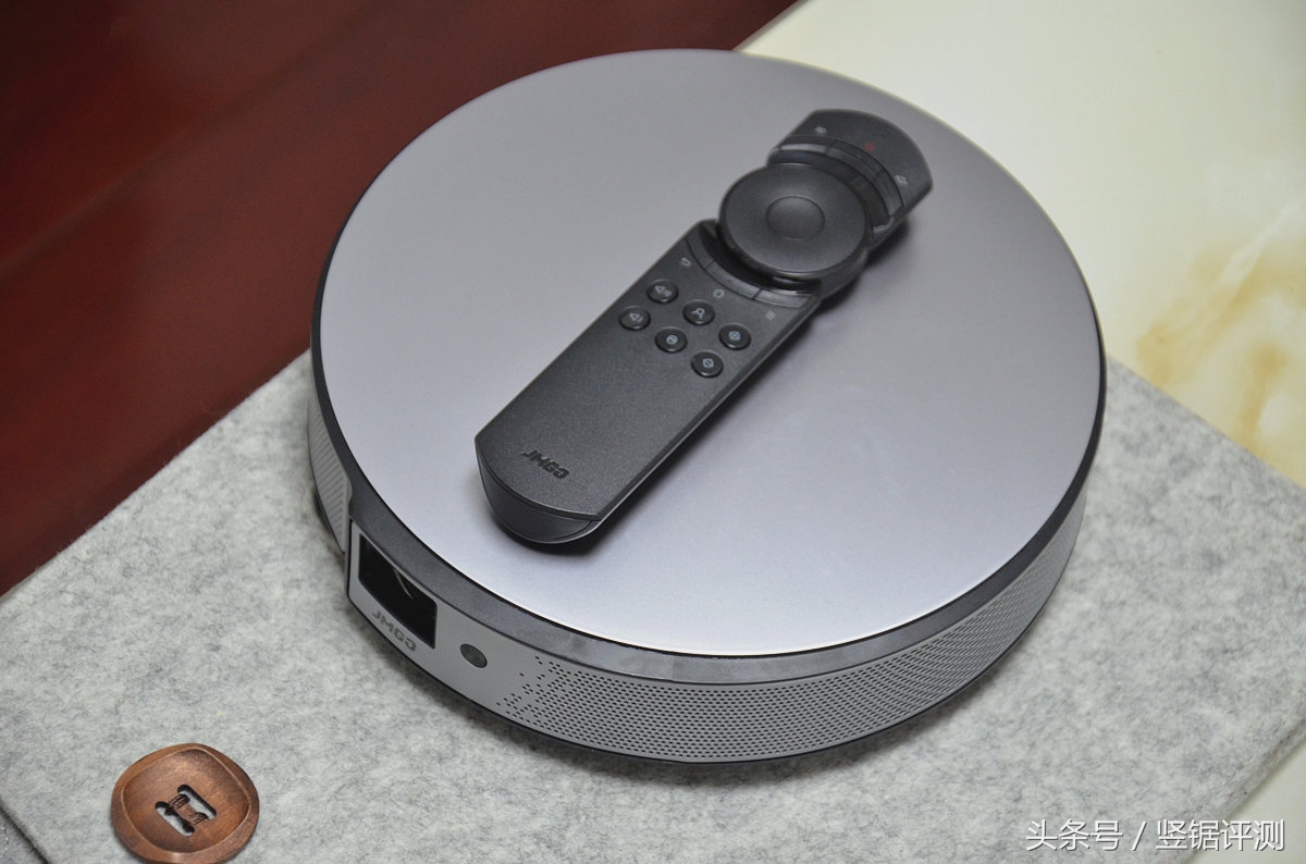 坚果c6投影流明,极米z4x和坚果c6投影哪个好