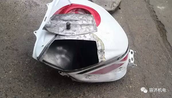 摩托车油箱凹陷怎么恢复视频,摩托油箱撞凹了怎么修复