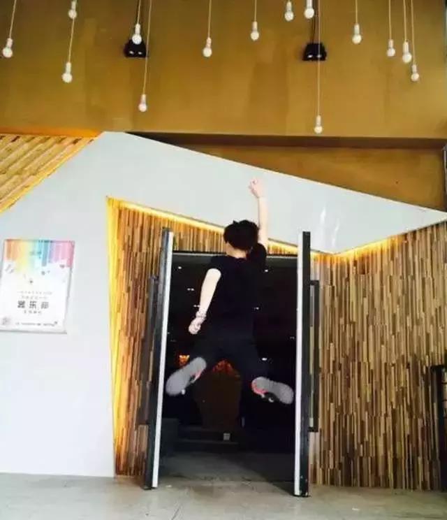 这所颜值逆天的学校，不仅是剧组常驻地，连教授都是国内一线明星